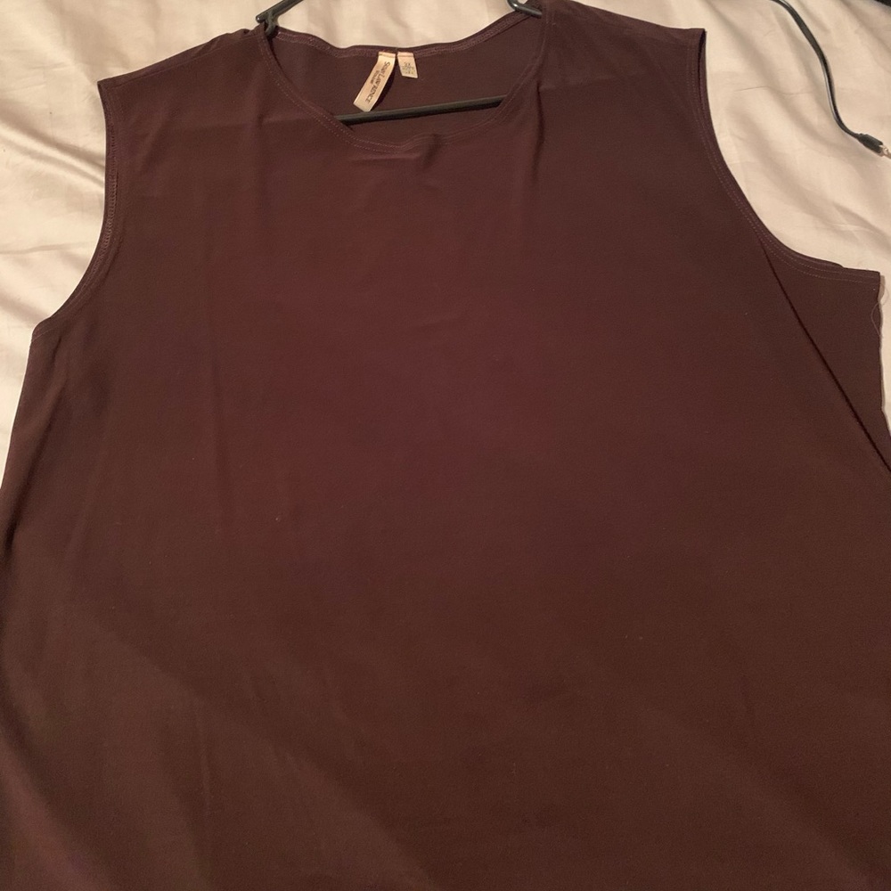 sleeveless shirt